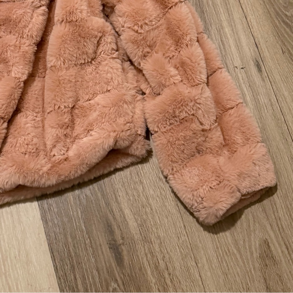 FYHVE Women’s Pink Faux Fur Flyaway Jacket size Small - Picture 2 of 5